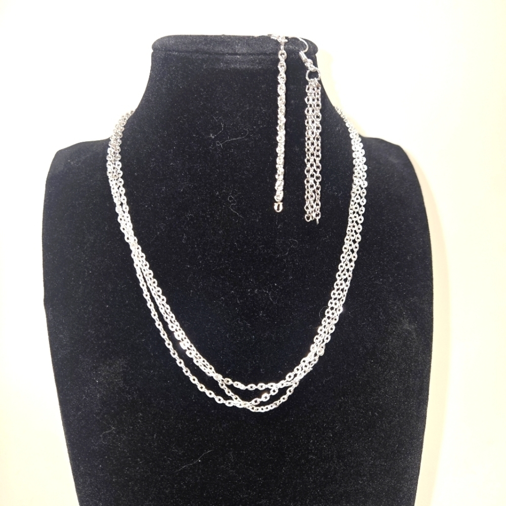 Triple Strand Necklace Silvertone Flat Link Chain and Matching Tassle Earrings